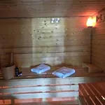 Large Home, Salt Cave, Jacuzzi, Sauna Semesterbostad