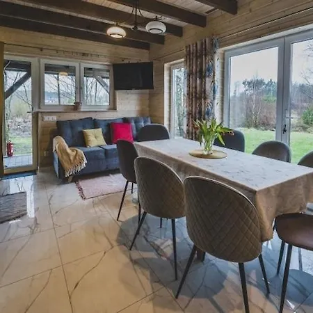 Large Home, Salt Cave, Jacuzzi, Sauna בית נופש *