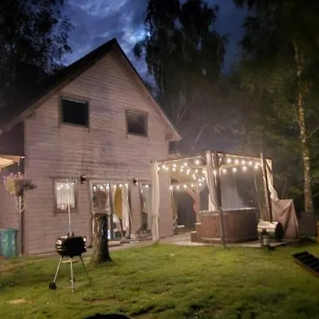 בית נופש Large Home, Salt Cave, Jacuzzi, Sauna *