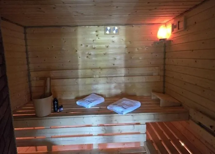 Large Home, Salt Cave, Jacuzzi, Sauna Σπίτι διακοπών